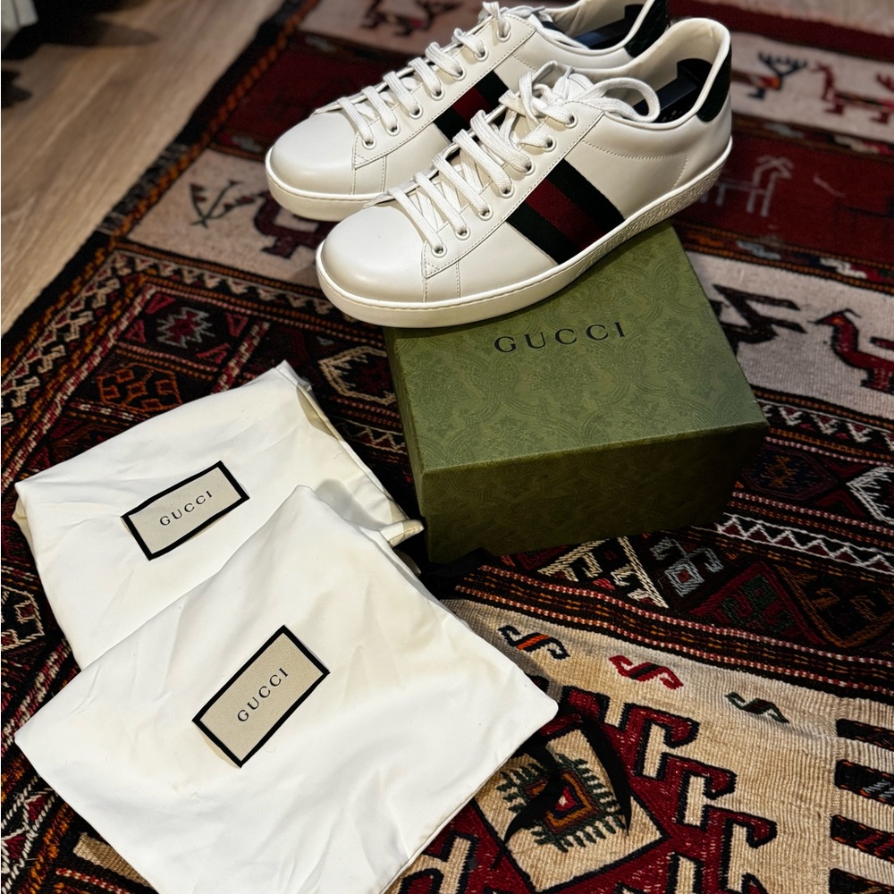 Gucci White Leather Ace Sneakers with Red and Green Accents-like new